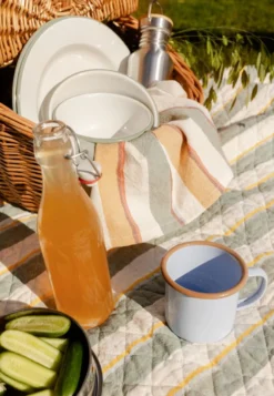 Beker met oor, emaille, lichtblauw/bruin, Ø8 cm