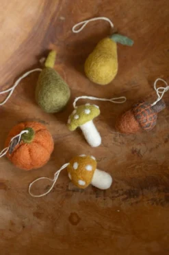 Hanger paddenstoel, vilt, groen met witte stippen