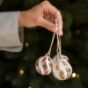 Kerstbal, gedraaide streep, glas, groen/wit, 5 cm