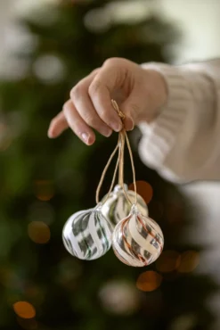 Kerstbal, gedraaide streep, glas, groen/wit, 5 cm