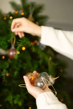 Kerstbal, glas, witte besjes, geel, Ø5 cm