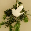 Kersthanger duif, wit porselein, 4,5 cm