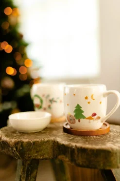 Mok, steengoed, dieren in een kerstbos, Ø8.5 cm