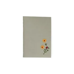 Schrift, gekleurd kraftpapier, geborduurde bloem, A6