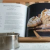 Standaard voor (kook)boek, rubberhout