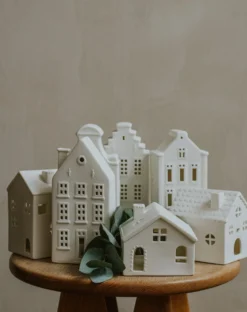 Waxinelichthouder, porselein, huisje met strakke gevel, 18,5 cm